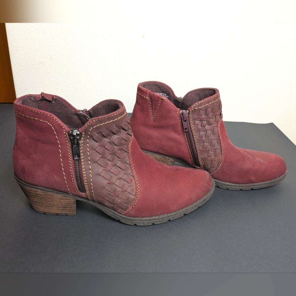 Earth Origins Booties in Oxblood Size 8